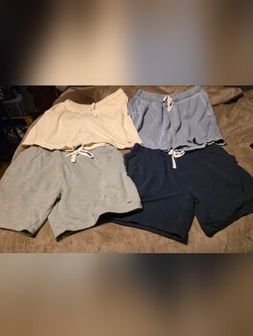Vineyard Vines Knit Shorts Lot with Whale Logo Buy 2 Get 2 Free Large